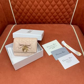 디올 레이디 디올 삼단 카드지갑 (카나쥬 램스킨)