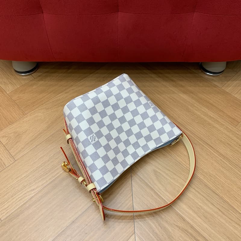 루이비통 알린 BB (다미에 아주르) 8