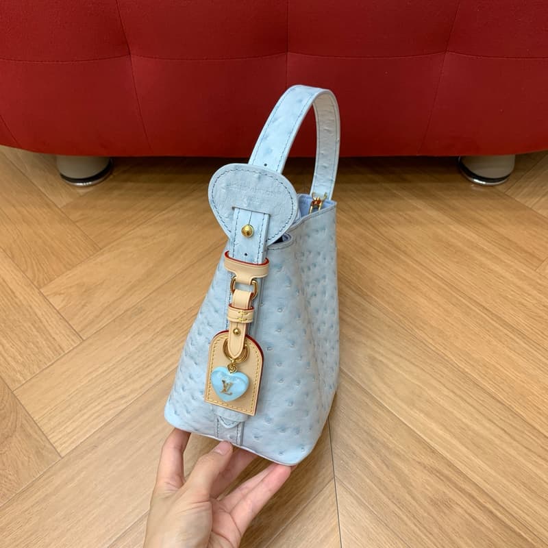 루이비통 올인 BB (블루 오스트리치 패턴) 4