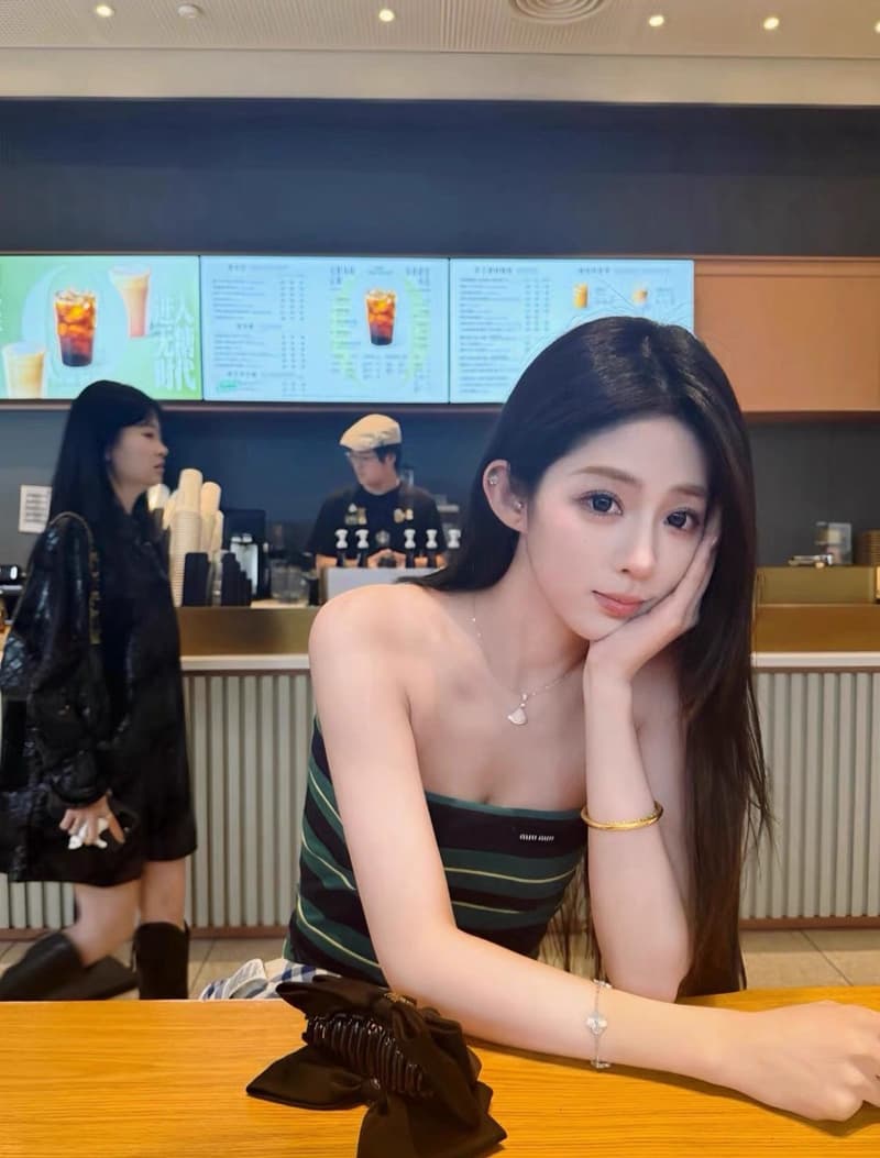 미우미우 복고 스트라이프 튜브탑 9