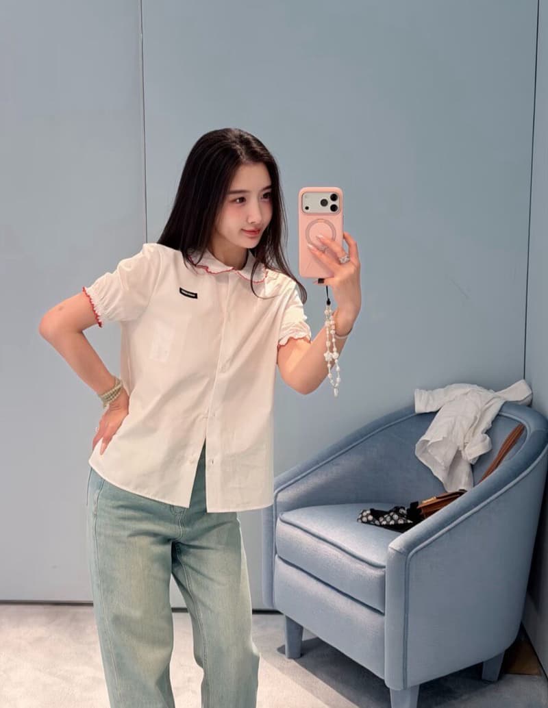 미우미우 레드 트리밍 돌카라 반팔 블라우스 8