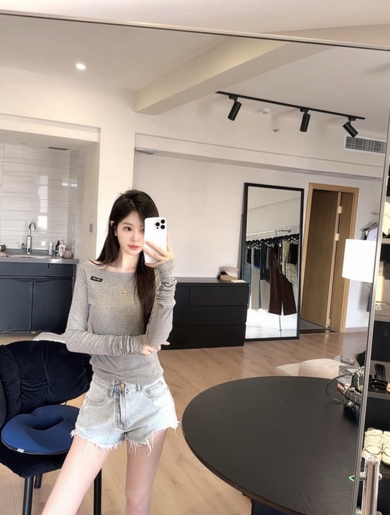 미우미우 로고 일자넥 긴팔 이너 티셔츠 (그레이) 6