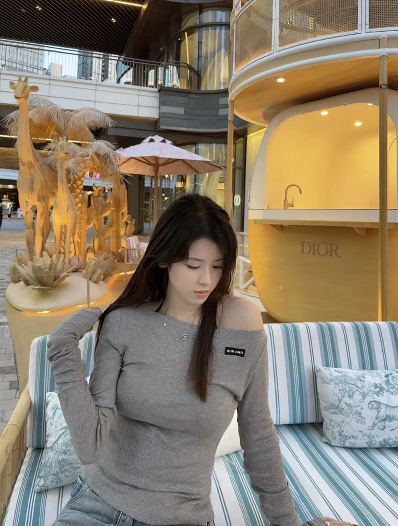 미우미우 로고 일자넥 긴팔 이너 티셔츠 (그레이) 7