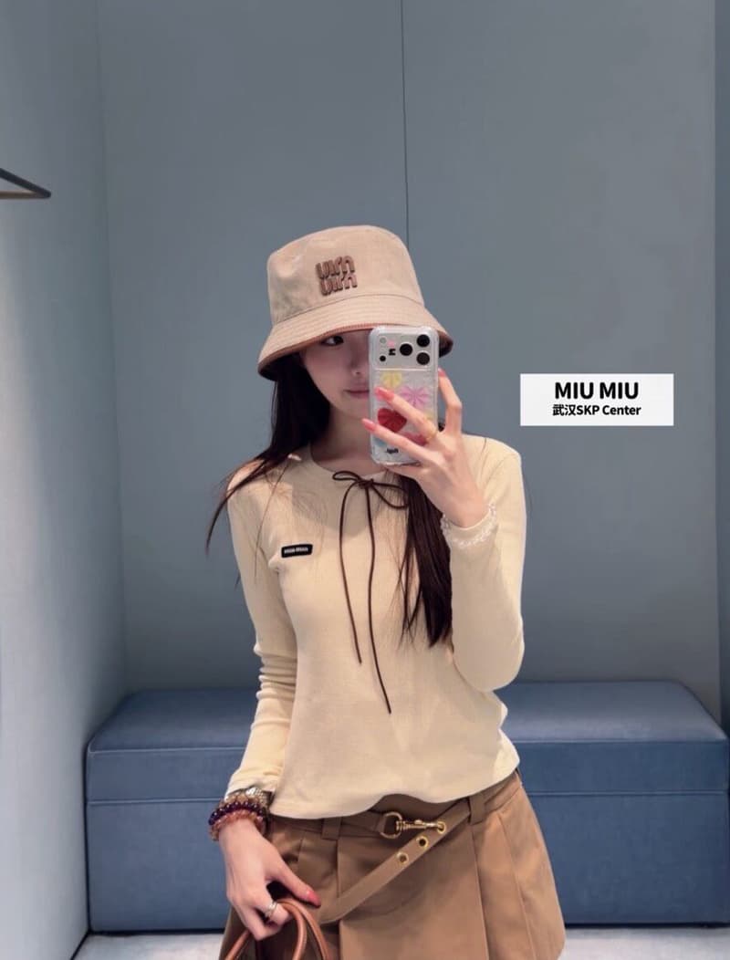 미우미우 화이트 워플 시들 반팔 롱소매 상의 8