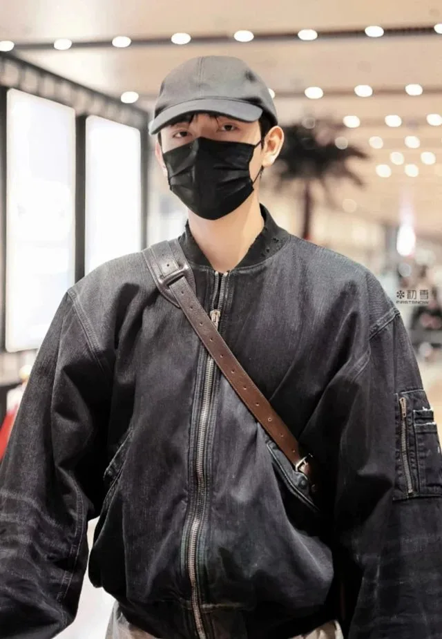 발렌시아가 아뉴얼 헤비워싱 디스트럭트 데님 봄버 자켓 4
