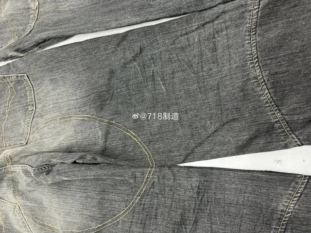 발렌시아가 슬럽 아머 워시드 그레이 로우라이즈 플리츠 데님 14