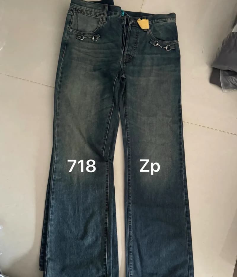 구찌 26SS 첫 선보임 더블 락 실버 도금 청바지 7