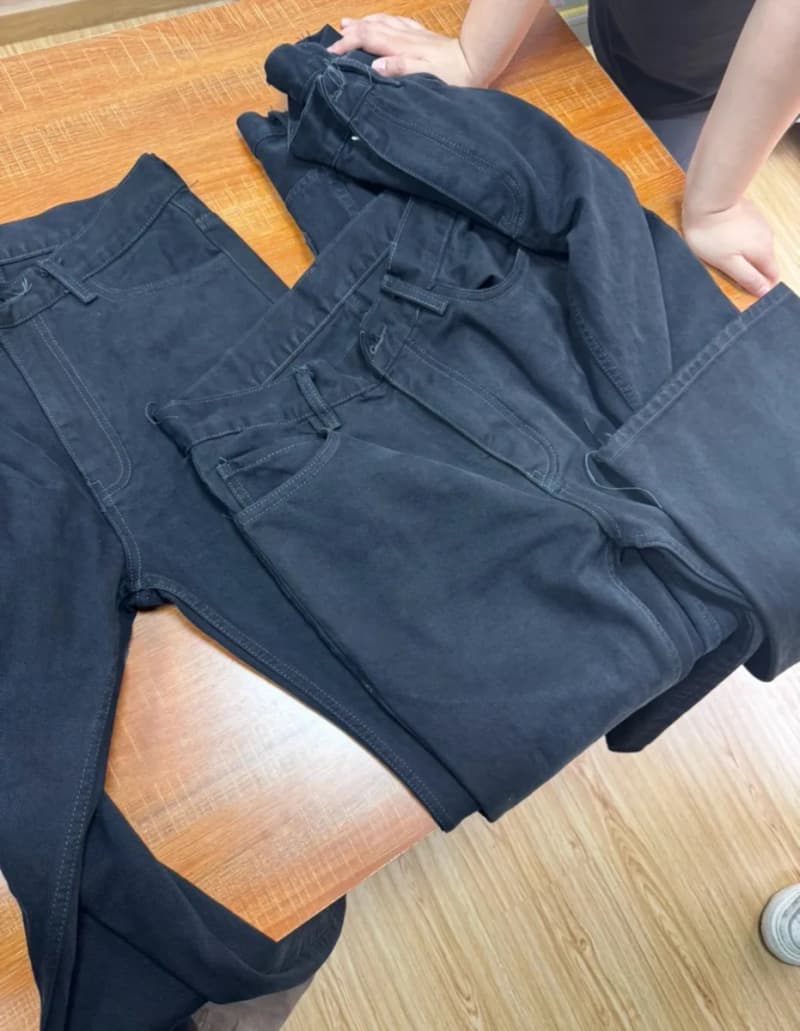 발렌시아가 24 플레어 진 (블랙 워시드 마이크로 라 데님) 3