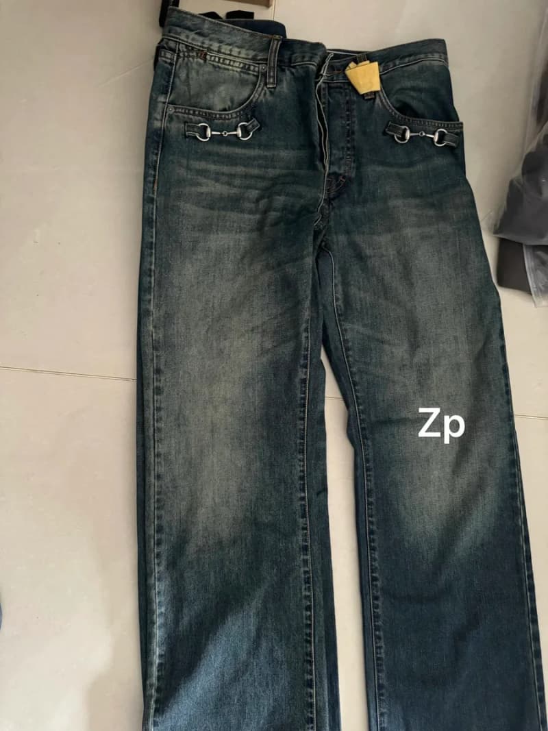구찌 26SS 첫 선보임 더블 락 실버 도금 청바지 15