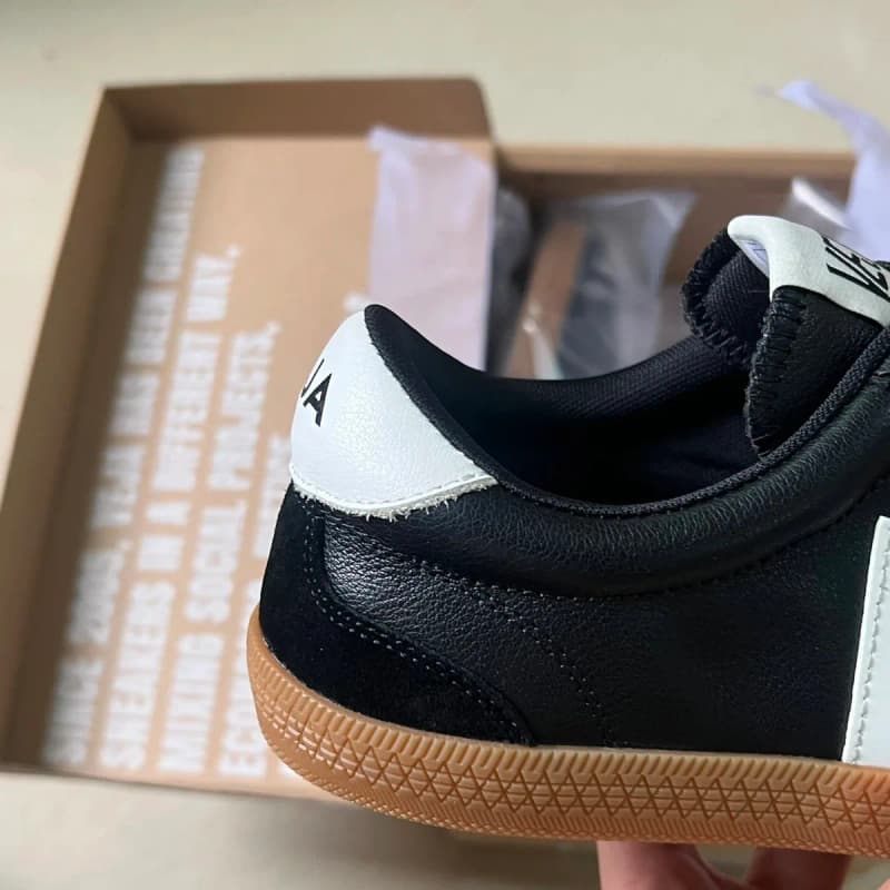 베자 캄포 라운드 토 레이스업 로우탑 스니커즈 (블랙) 5