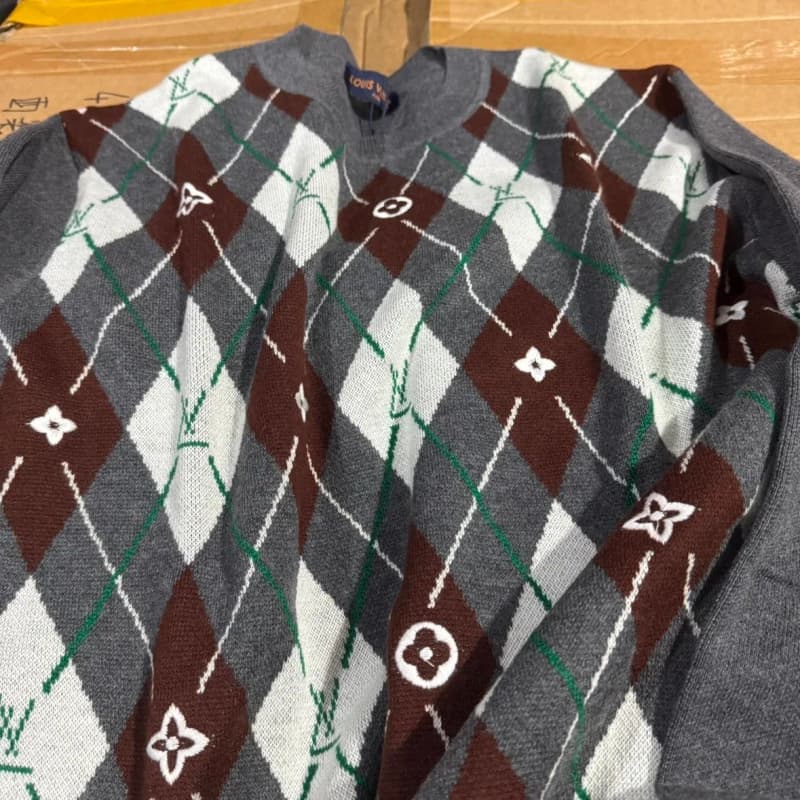 루이비통 NIGO 다이아몬드 체크 울 스웨터 16