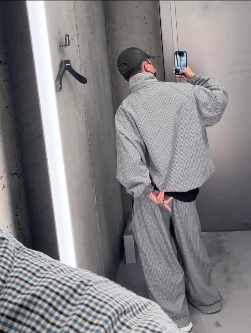 발렌시아가 BB 자수 스몰 체크 지퍼 코트 7