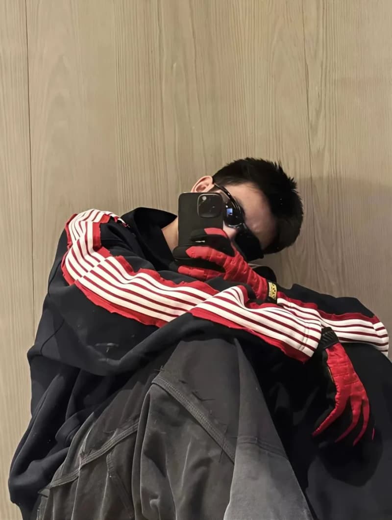 발렌시아가 링 자수 스트라이프 후드티 3