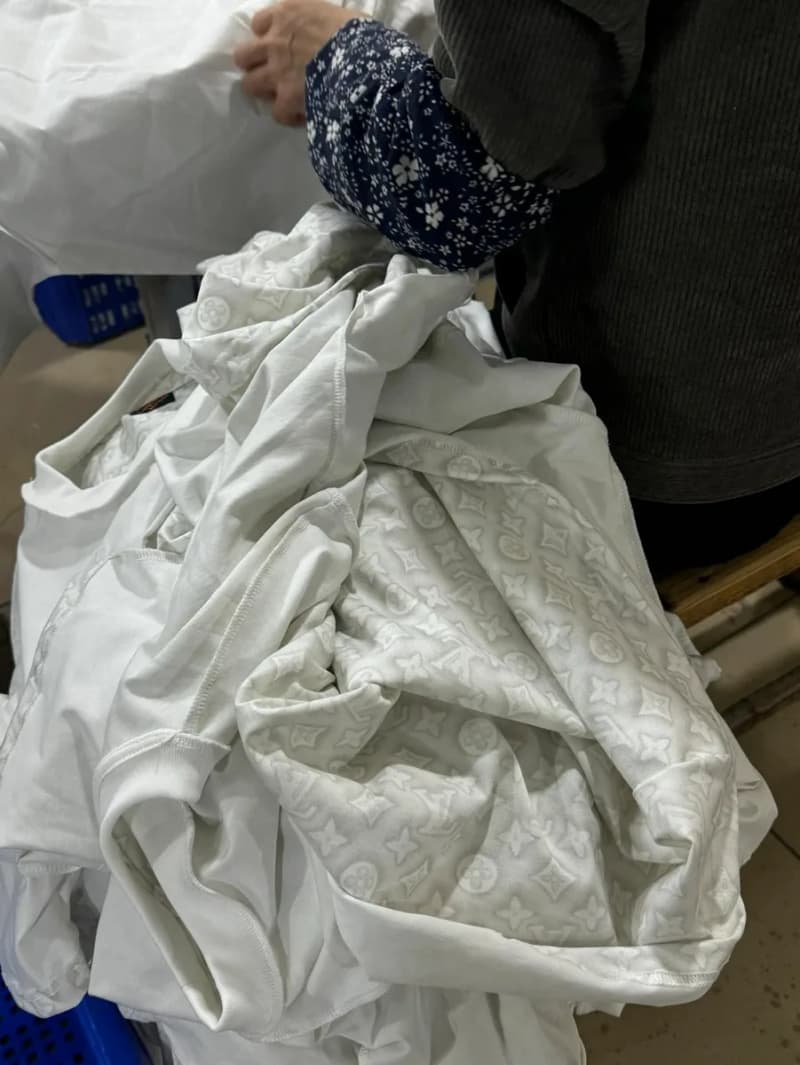 루이비통 MG 다크 패턴 반팔 티셔츠 11