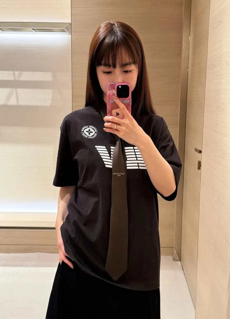 루이비통 LV 로고 프린트 반팔 티셔츠 8
