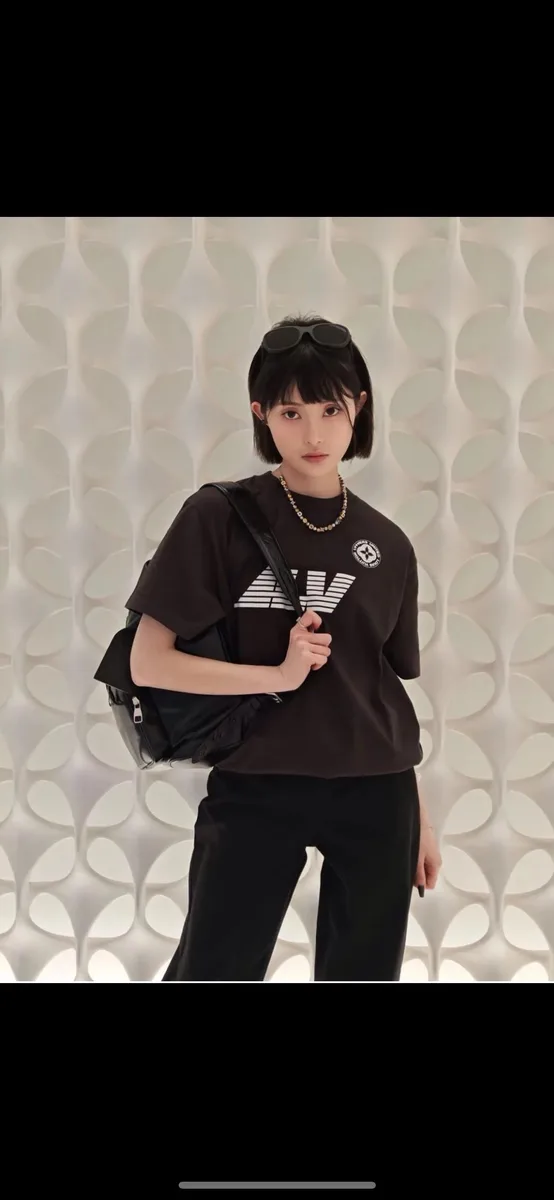 루이비통 LV 로고 프린트 반팔 티셔츠 9