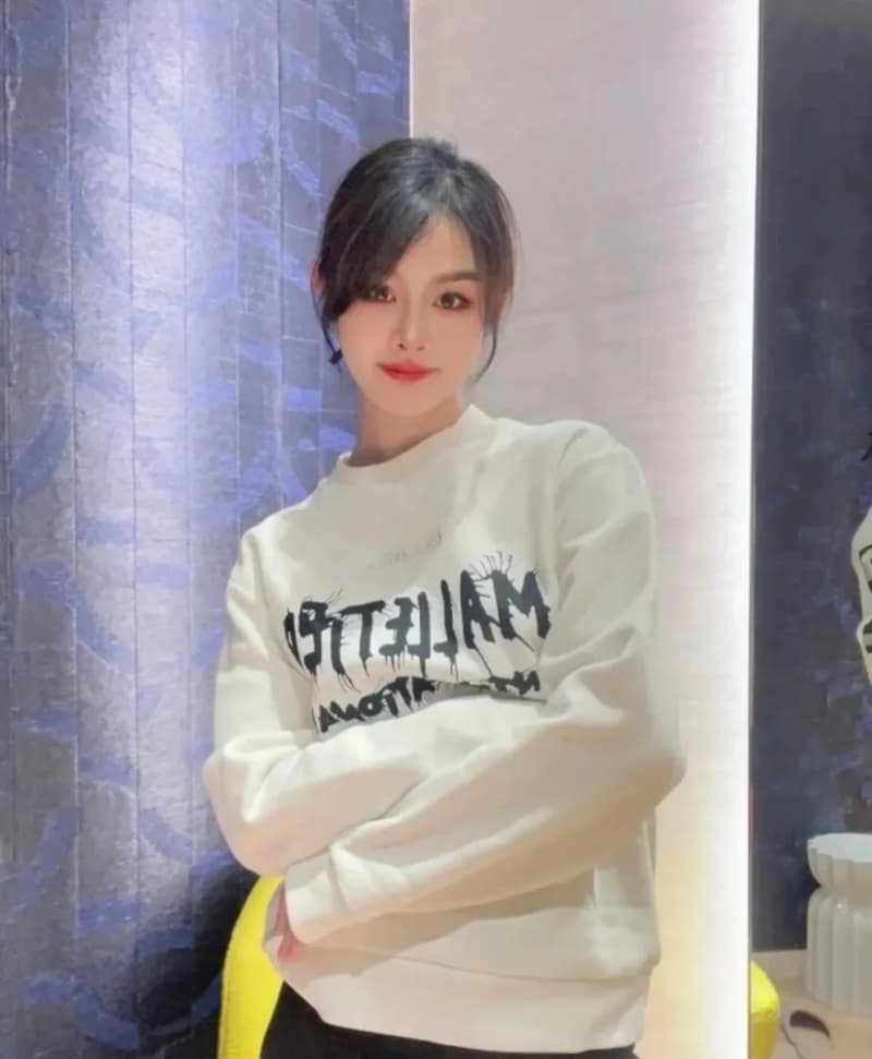 루이비통 말레티에 인터내셔널 맨투맨 4