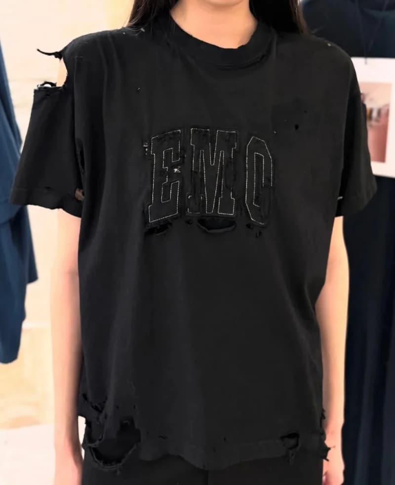 발렌시아가 CEO EMO 레터링 반팔 티셔츠 (컷오프 디테일) 7
