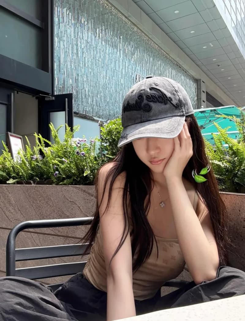 아크네 스튜디오 입체 자수 워시드 볼캡 18