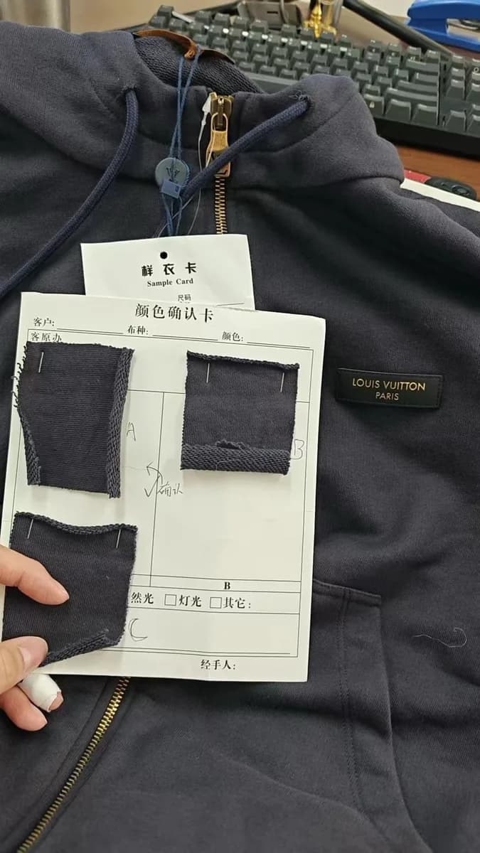 루이비통 가죽 라벨 지퍼 후드집업 (다크브라운) 11