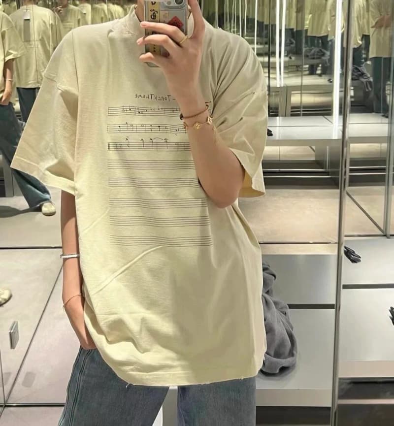 발렌시아가 안젤로 바달라멘티 악보 프린트 반팔 티셔츠 상세 1