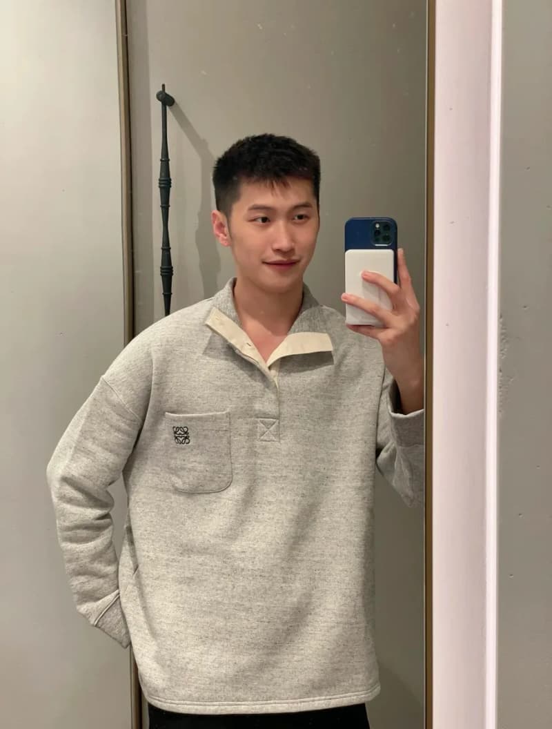 로에베 플라워 그레이 스탠드칼라 오픈넥 스웨트셔츠 7
