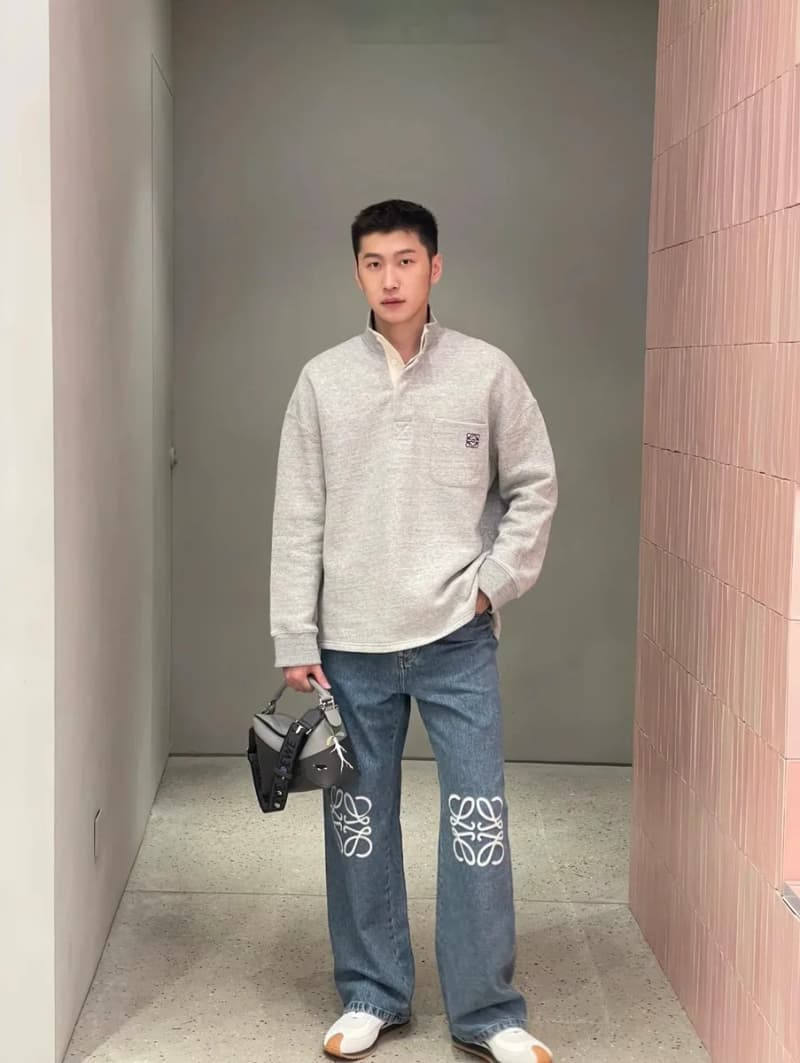로에베 플라워 그레이 스탠드칼라 오픈넥 스웨트셔츠 10