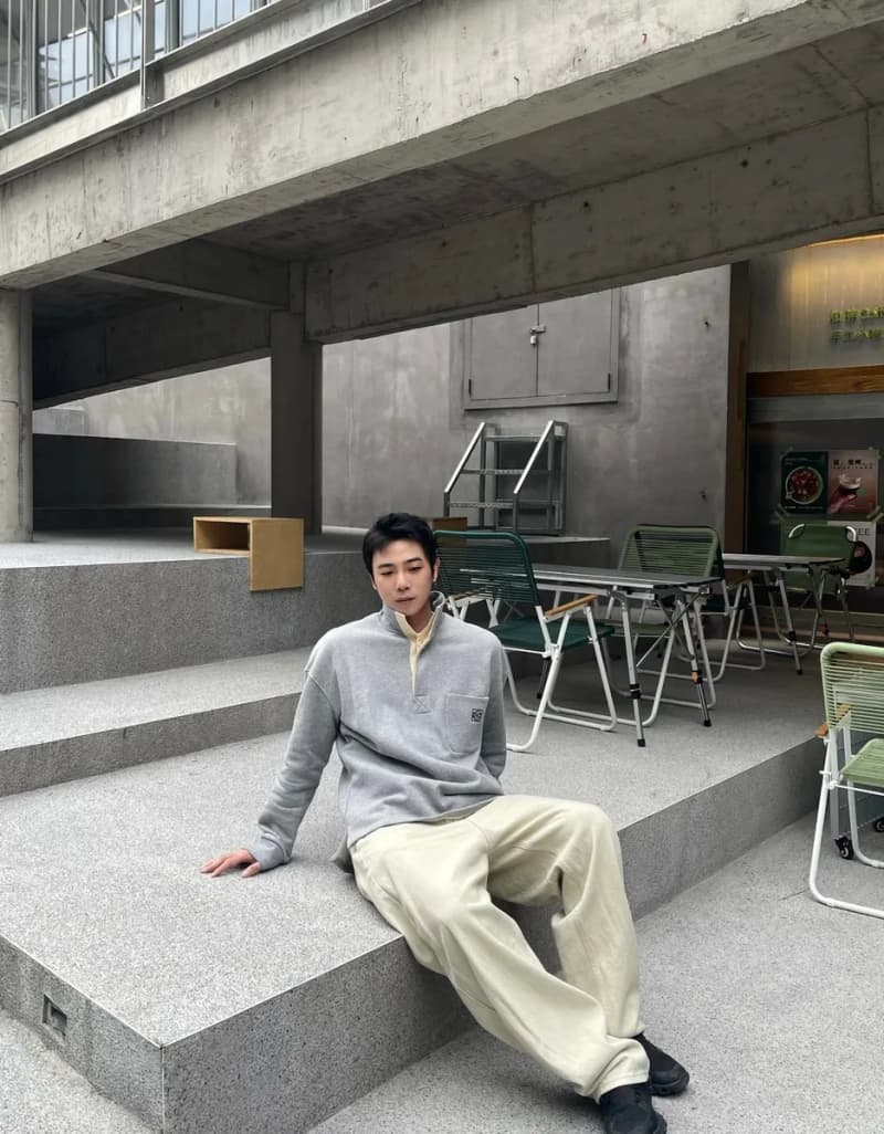 로에베 플라워 그레이 스탠드칼라 오픈넥 스웨트셔츠 12