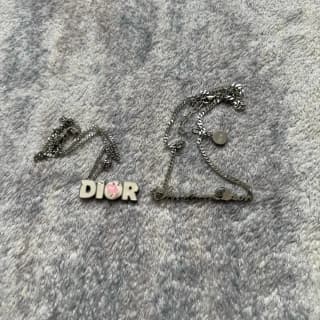 디올 CD 슬로건 목걸이 (다이아몬드 장식)