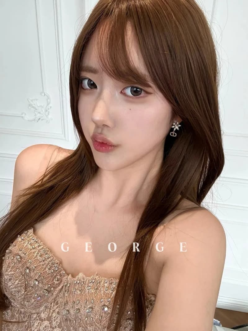 디올 비대칭 펜던트 꽃 장식 귀걸이 (골드) 9