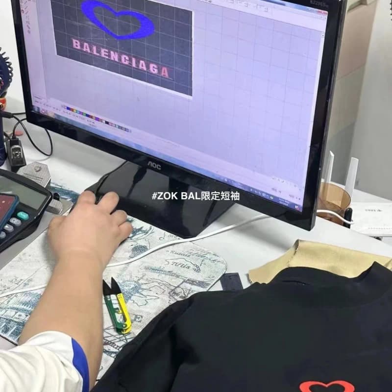 발렌시아가 하트 로고 반팔 티셔츠 (파리 리미티드) 8