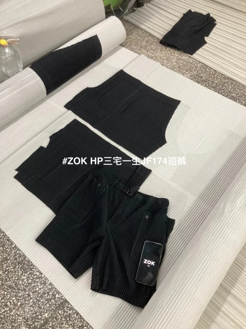 이세이 미야케 옴므 플리세 JF174 솔리드 플리츠 반바지 12