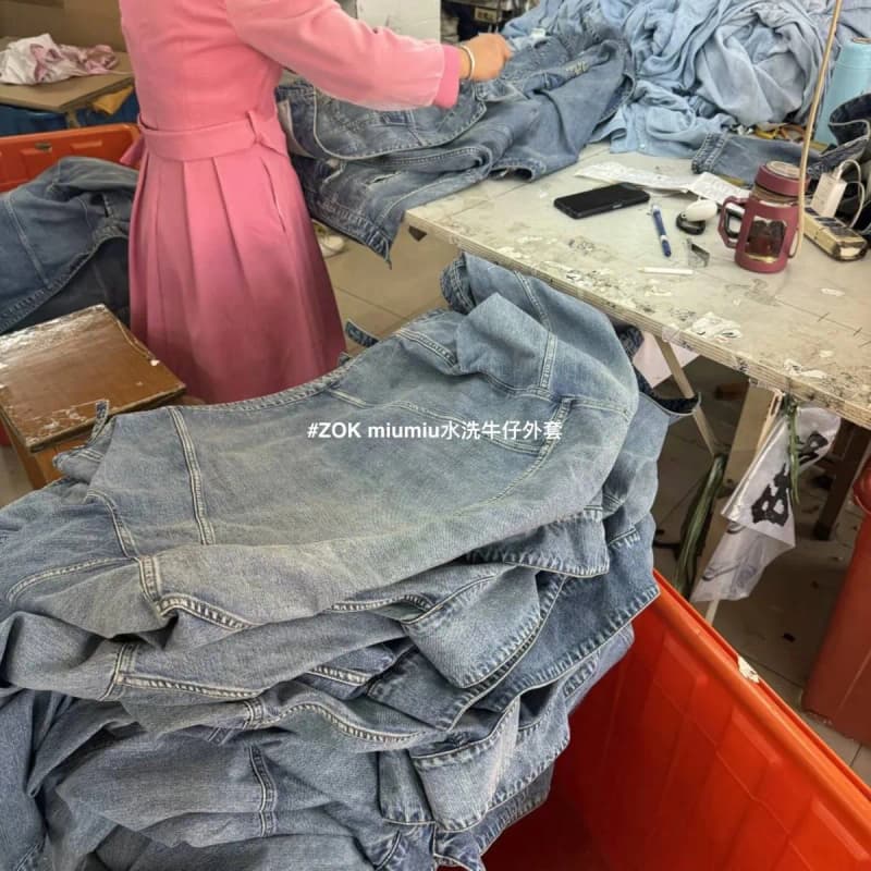 미우미우 로고 자수 워싱 데님 자켓 19