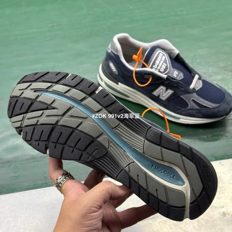 뉴발란스 991v2 (네이비블루) 24