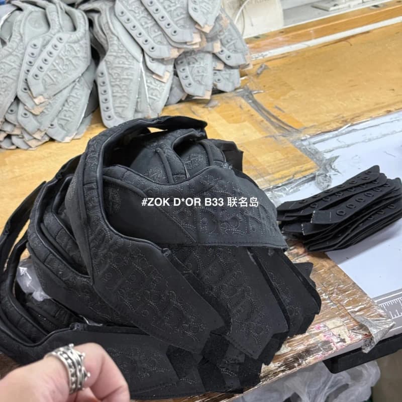 디올 CD B33 스니커즈 (스톤아일랜드 콜라보) 24