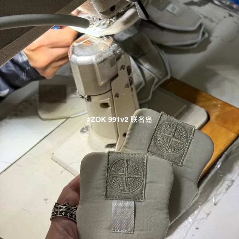뉴발란스 991v2 x 스톤아일랜드 (블랙/그레이시화이트) 21