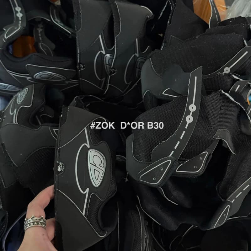 디올 B30 스니커즈 (블랙앤화이트) 22