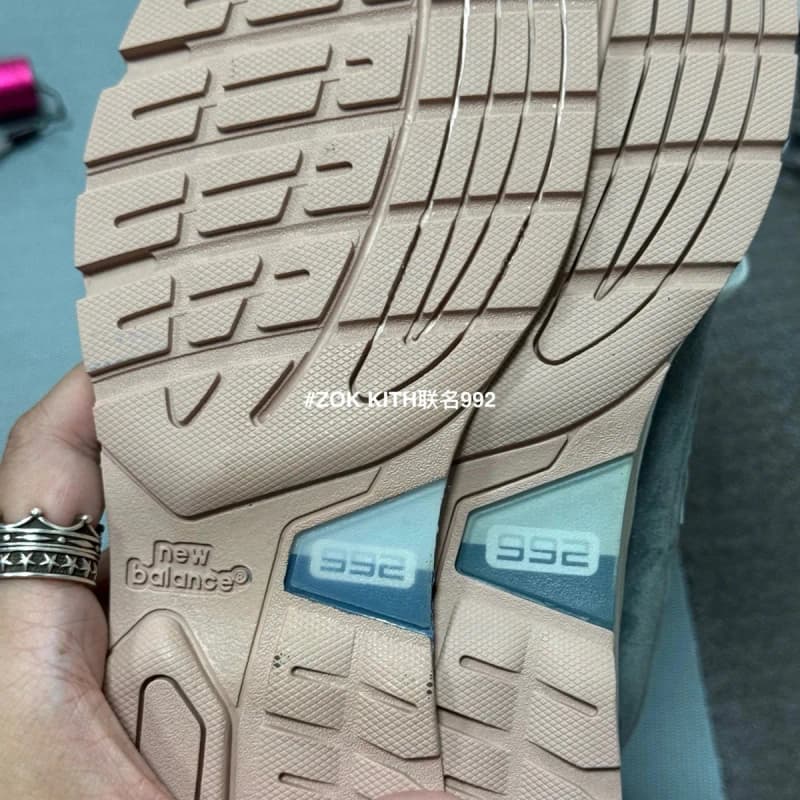 뉴발란스 991v2/992 x KITH 콜라보 (그레이/민트) 21