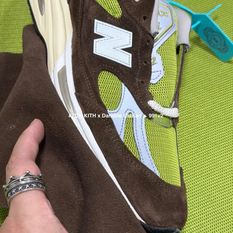 뉴발란스 KITH x 다니엘 카타리 991v2 (리버스 말차) 11