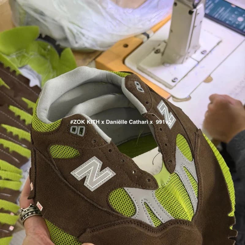 뉴발란스 KITH x 다니엘 카타리 991v2 (리버스 말차) 17