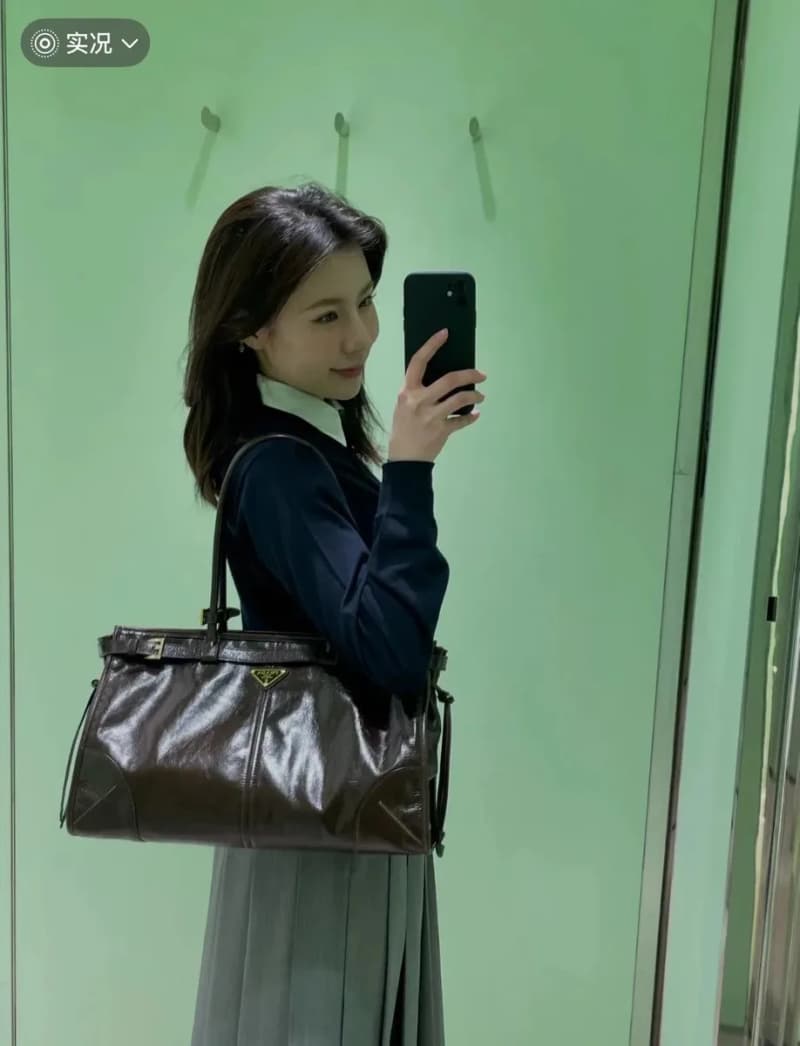 프라다 보니 라지 (오일 왁스 카프스킨) 25