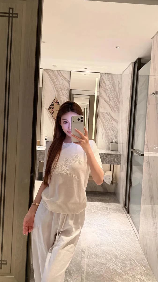 루이비통 캐시미어 니트 반팔 티셔츠 (엠보싱 로고) 23