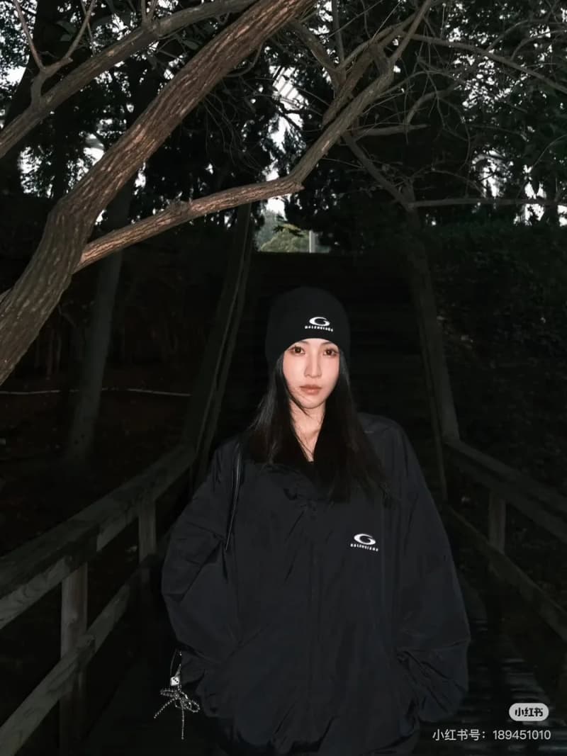 발렌시아가 후드 집업 자켓 (테크 소재) 5