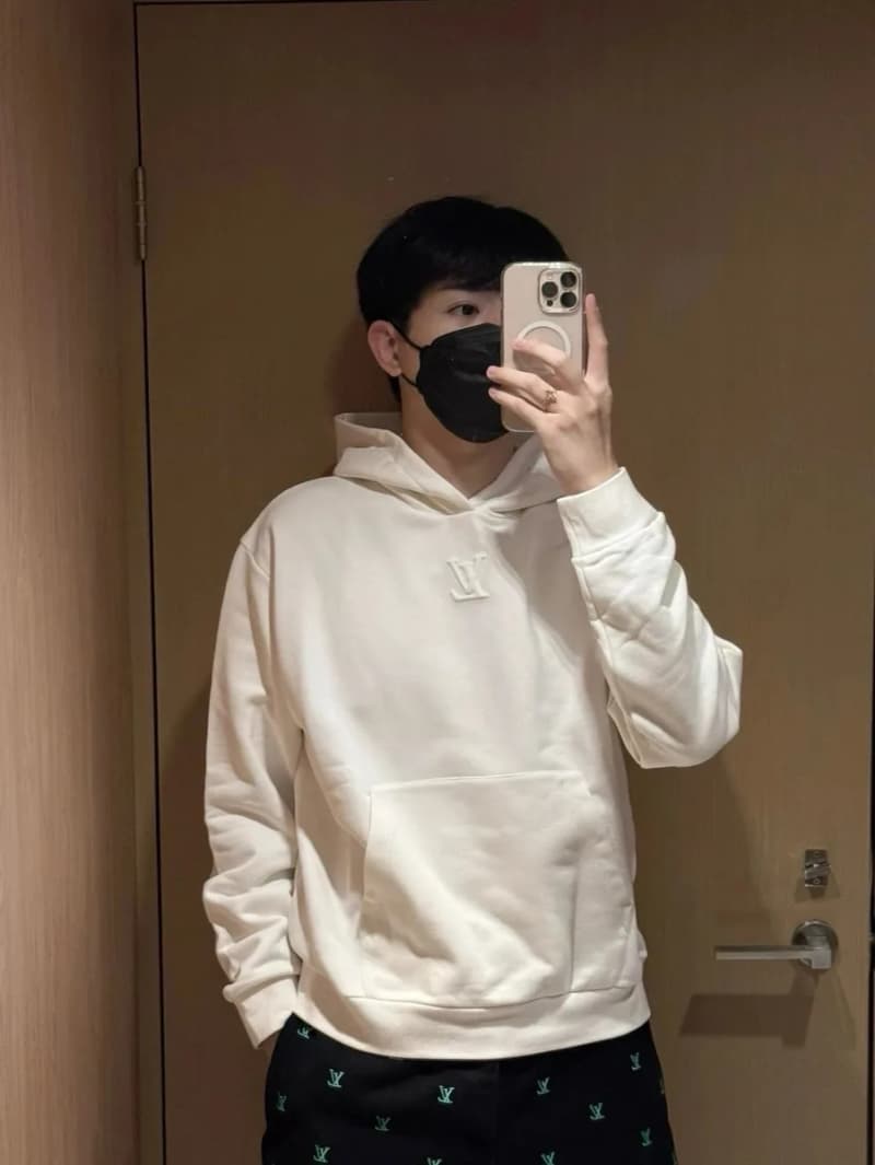 루이비통 브이 로고 엠보싱 후드 스웨트셔츠 9