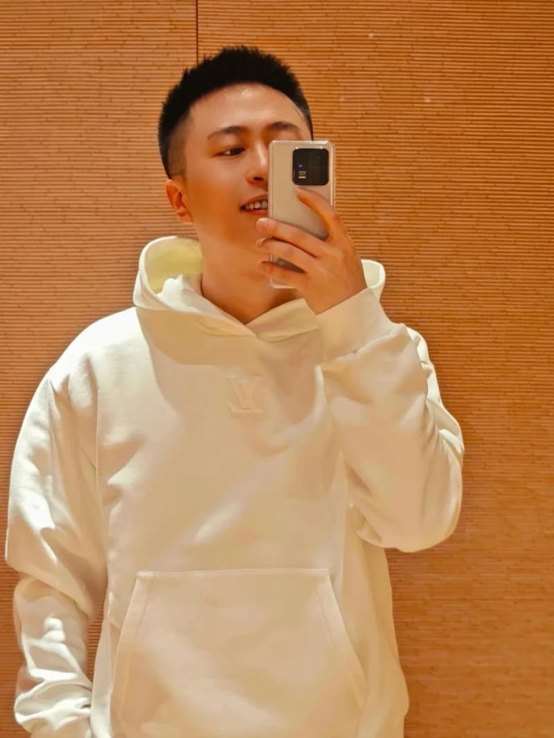 루이비통 브이 로고 엠보싱 후드 스웨트셔츠 10