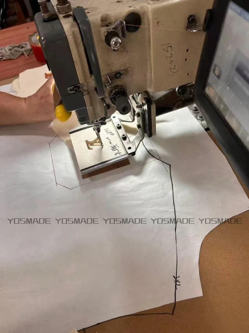 루이비통 실크 코튼 혼방 레더 로고 포켓 반팔 셔츠 24