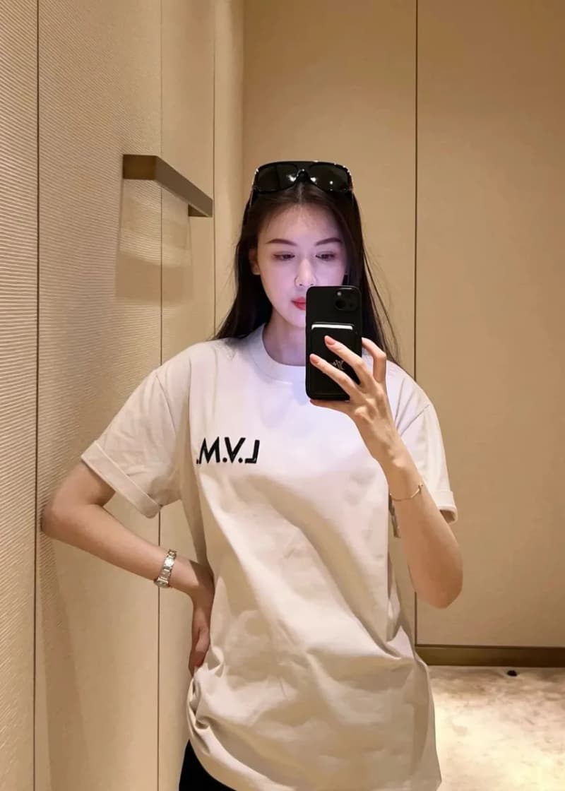 루이비통 LVM 로고 자수 반팔 티셔츠 4