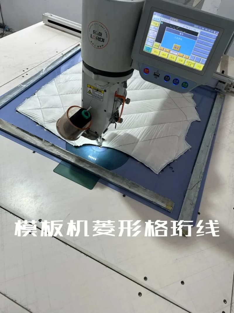 프라다 봄버 나일론 다운 재킷 11