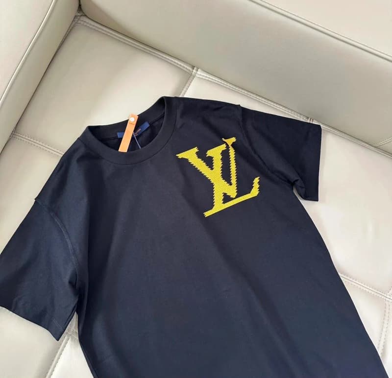 루이비통 LV 이니셜 자수 크루넥 반팔 티셔츠 12
