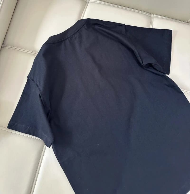 루이비통 LV 이니셜 자수 크루넥 반팔 티셔츠 15